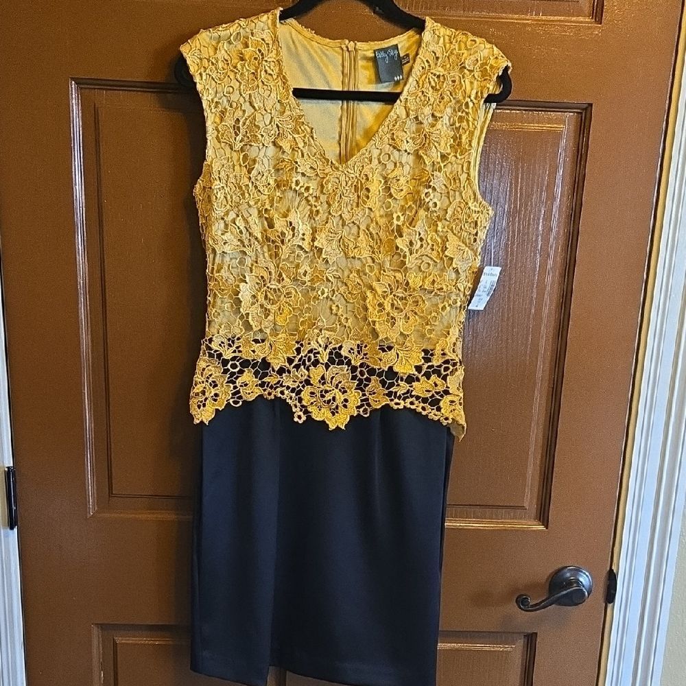 GabbyâSkye-Gold lace V neck top with blk skirt bottom Dress Sz 4 NWT.